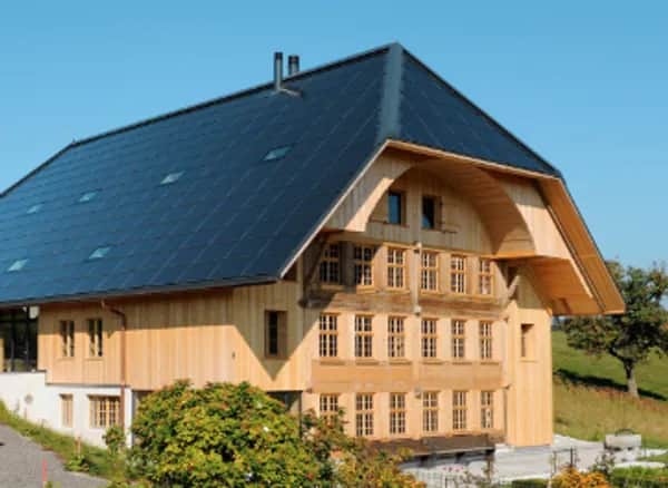 PV-Module für ästhetische Dachintegration in Hamburg