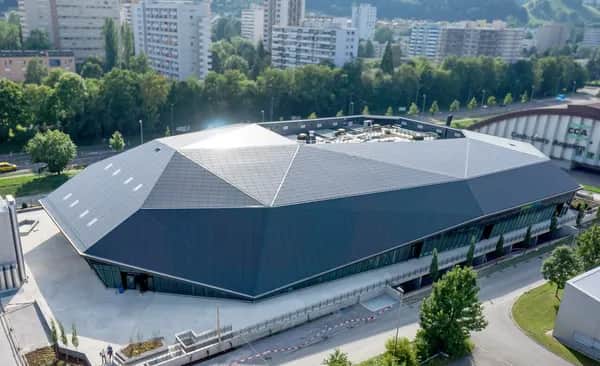 Gebäudehülle mit Solarmodulen in Thüringen integrieren