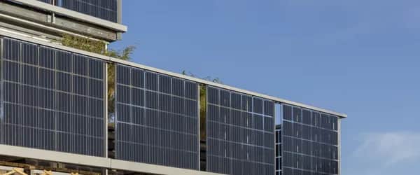 Geländersysteme mit Photovoltaik für Metallbauer in Deutschland