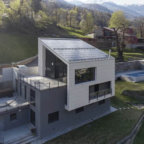 Wertbeständige Gebäudehüllen mit Solarmodulen in Niedersachsen