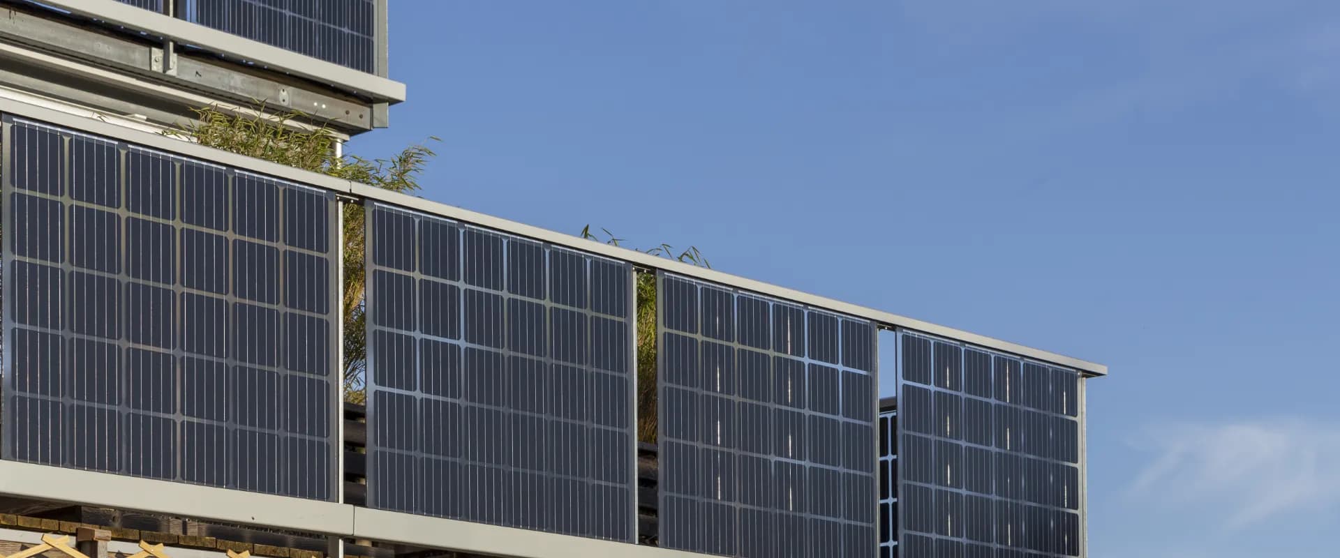 Geländersysteme mit Photovoltaik für Metallbauer in Deutschland